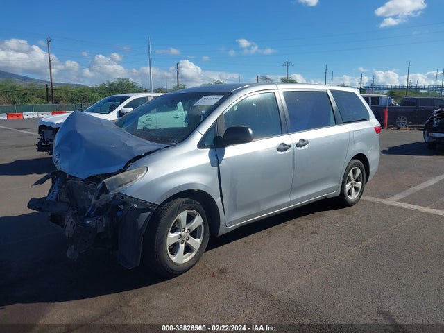 Toyota Sienna L 7 Passenger 2015 5TDZK3DC7FS528891 Image 2