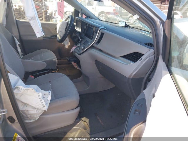 Toyota Sienna L 7 Passenger 2015 5TDZK3DC7FS528891 Image 5