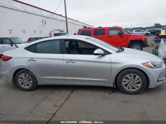 Hyundai ELANTRA SE 2018 5NPD74LF5JH223109 Image 12