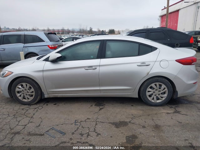 Hyundai ELANTRA SE 2018 5NPD74LF5JH223109 Image 13