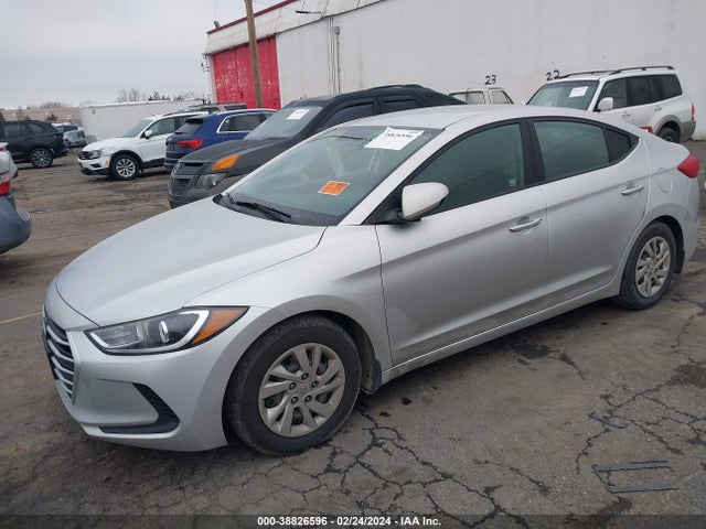 Hyundai ELANTRA SE 2018 5NPD74LF5JH223109 Image 2