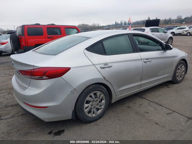 Hyundai ELANTRA SE 2018 5NPD74LF5JH223109 Image 4