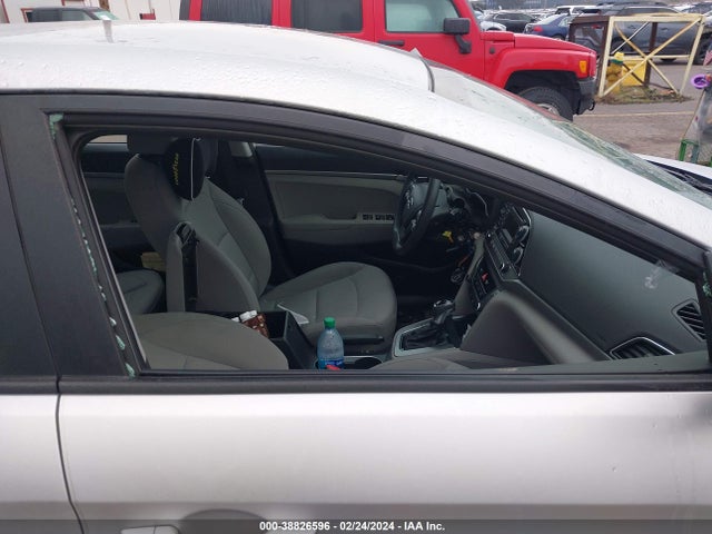 Hyundai ELANTRA SE 2018 5NPD74LF5JH223109 Image 5