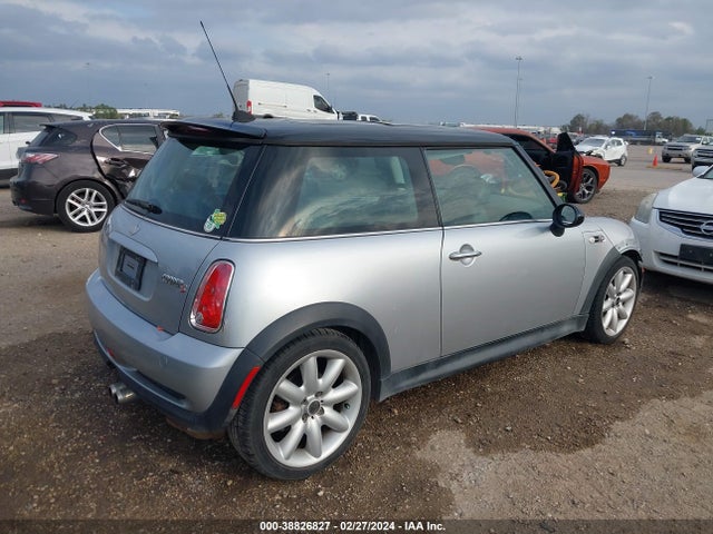 2006 MINI COOPER S WMWRE33566TN26235 Photo 3