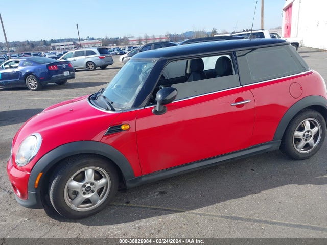 2011 MINI COOPER WMWSU3C59BT094416 Photo 1