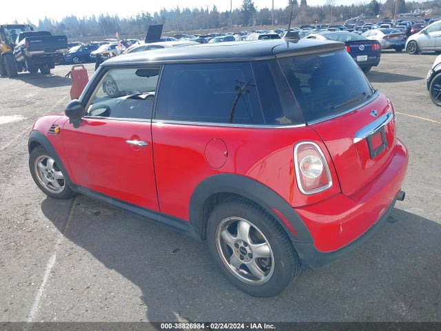 2011 MINI COOPER WMWSU3C59BT094416 Photo 2