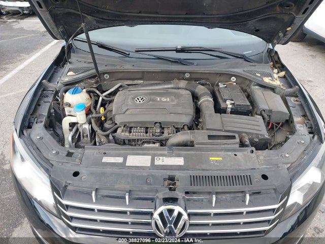 1VWAT7A3XFC112273 Volkswagen Passat 1.8t Limited Edition
