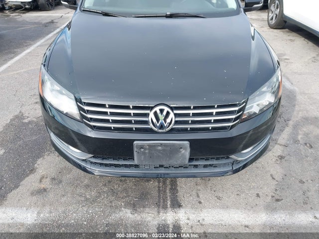 1VWAT7A3XFC112273 Volkswagen Passat 1.8t Limited Edition
