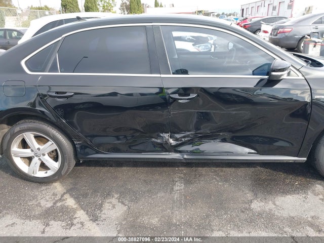 1VWAT7A3XFC112273 Volkswagen Passat 1.8t Limited Edition