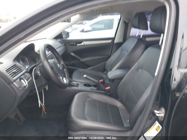 1VWAT7A3XFC112273 Volkswagen Passat 1.8t Limited Edition