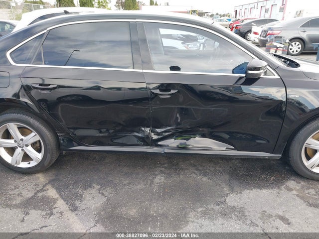 1VWAT7A3XFC112273 Volkswagen Passat 1.8t Limited Edition