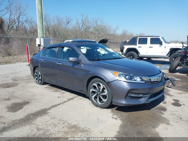 2017 1HGCR2F82HA105318 main image