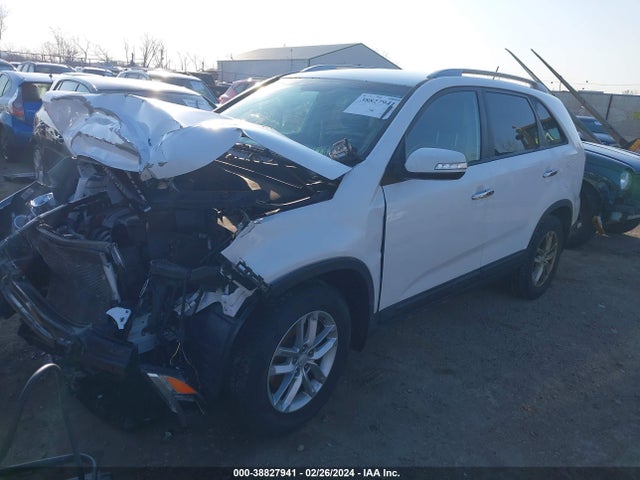 KIA SORENTO LX 2015 5XYKT4A68FG647081 Image 2