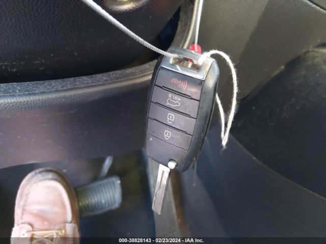 KNDJP3A5XH7415373 KIA SOUL +