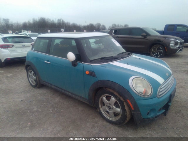 2010 MINI COOPER WMWMF3C54ATZ25337 Photo 0