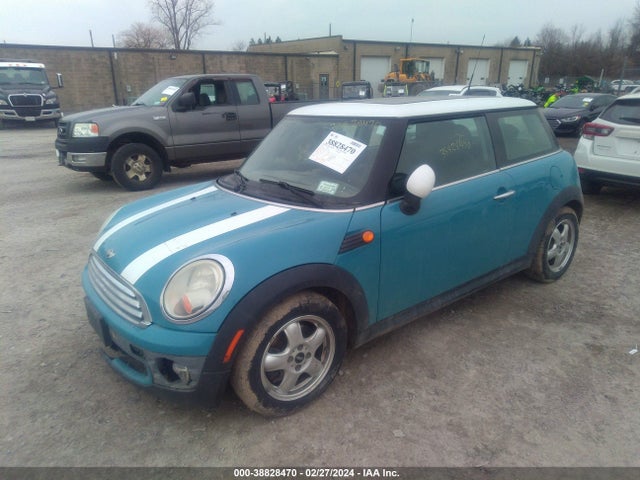 2010 MINI COOPER WMWMF3C54ATZ25337 Photo 1