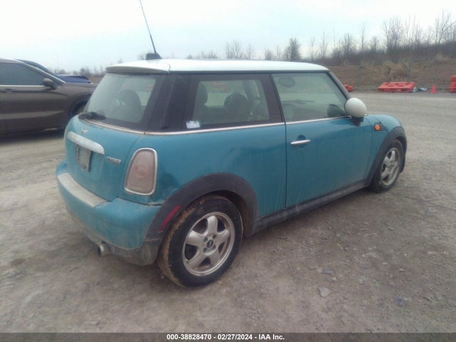 2010 MINI COOPER WMWMF3C54ATZ25337 Photo 3