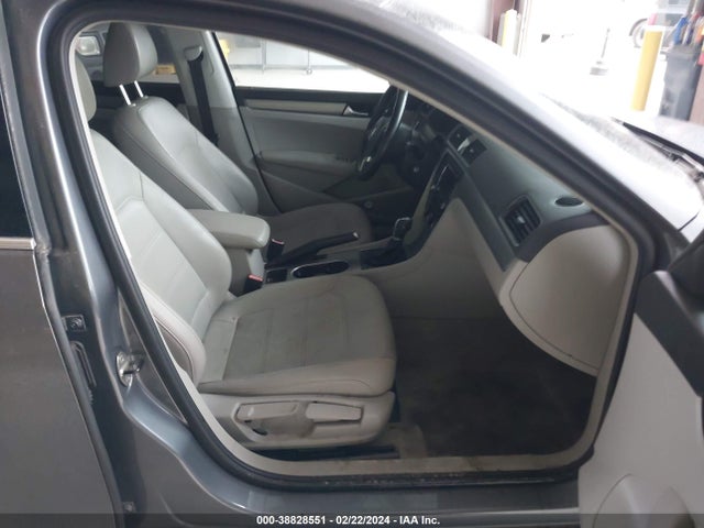 1VWBS7A32EC074771 Volkswagen Passat 1.8t Se