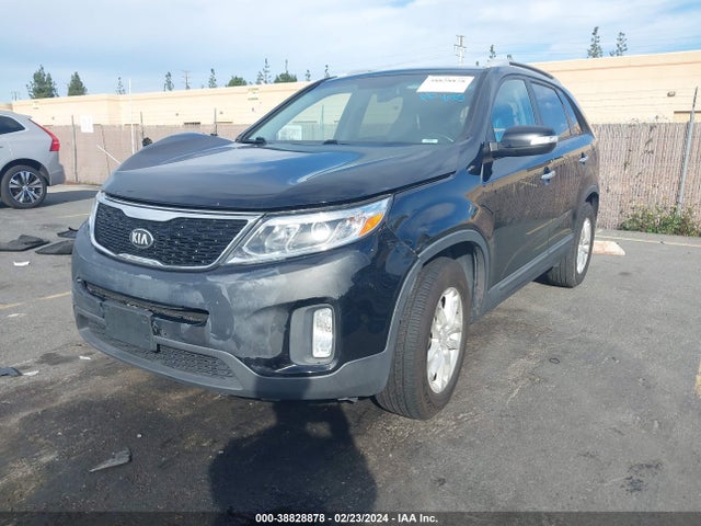 KIA SORENTO LX 2014 5XYKT3A67EG496727 Image 2