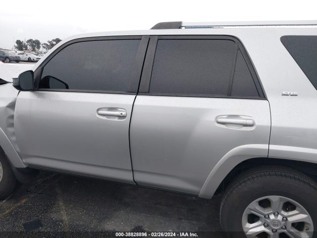 Toyota 4RUNNER SR5 2021 JTEEU5JR9M5239541 Image 14