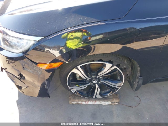 Honda Civic Touring 2016 19XFC1F90GE001910 Image 18