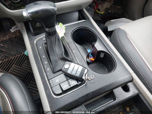 KIA SEDONA LX 2018 KNDMB5C13J6349083 Image 11