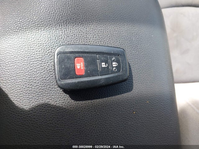 Toyota Rav4 Xle 2019 JTMW1RFV2KJ005552 Image 11