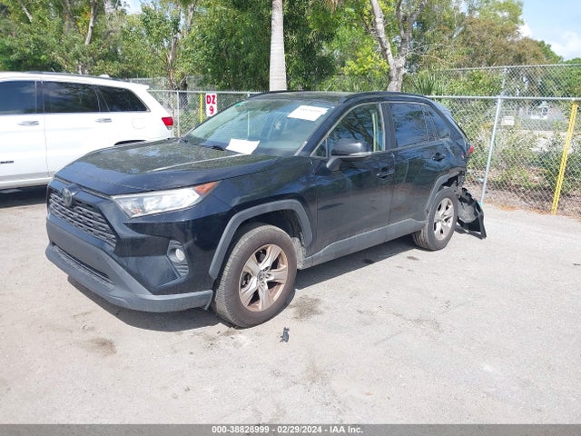 Toyota Rav4 Xle 2019 JTMW1RFV2KJ005552 Image 2