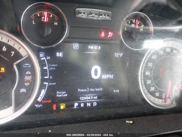 1C6RR7NT4HS691212 RAM 1500 Laramie  4x4 5'7 Box
