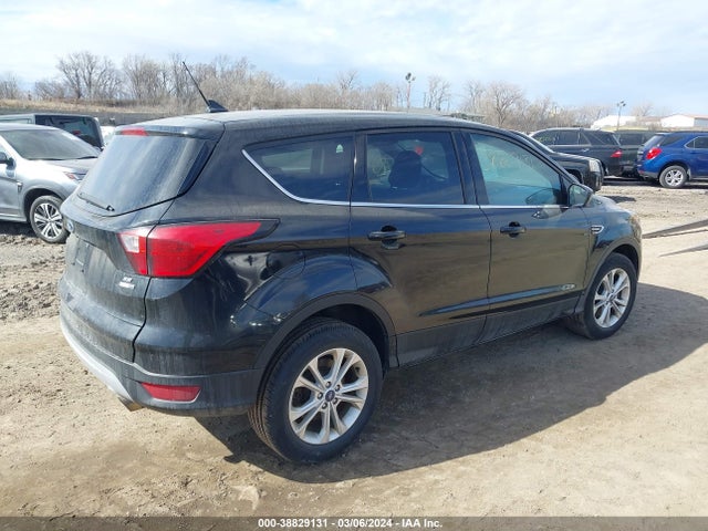 Ford ESCAPE SE 2019 1FMCU9GD5KUB67217 Image 4