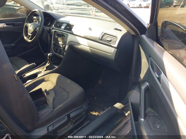 1VWAS7A32GC010213 Volkswagen Passat 1.8t S