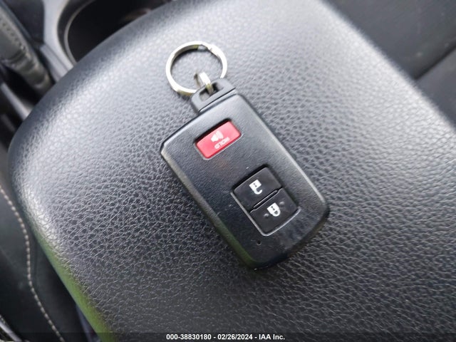 Toyota Rav4 Xle 2018 JTMRFREV5JD240301 Image 11
