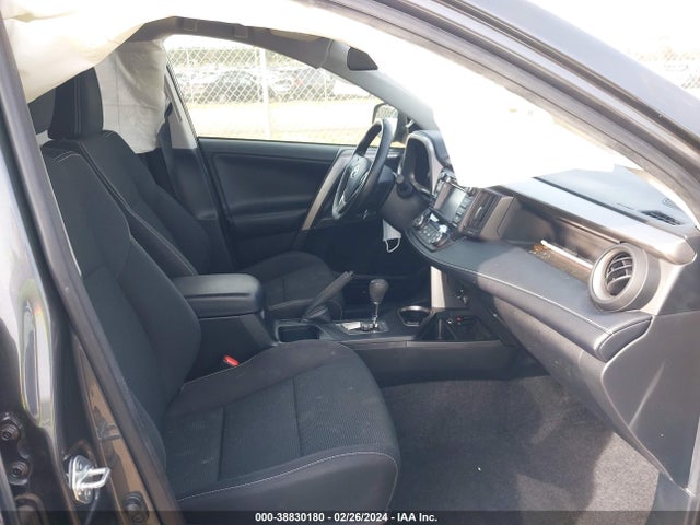 Toyota Rav4 Xle 2018 JTMRFREV5JD240301 Image 5