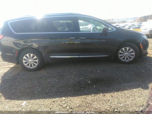 2C4RC1BG4KR555377 Chrysler Pacifica Touring L