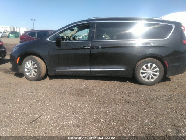 2C4RC1BG4KR555377 Chrysler Pacifica Touring L