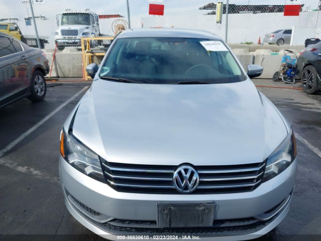 1VWAT7A39FC039316 Volkswagen Passat 1.8t S