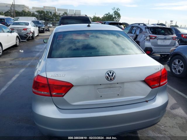 1VWAT7A39FC039316 Volkswagen Passat 1.8t S