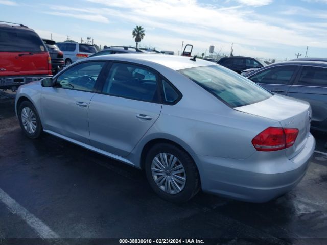 1VWAT7A39FC039316 Volkswagen Passat 1.8t S