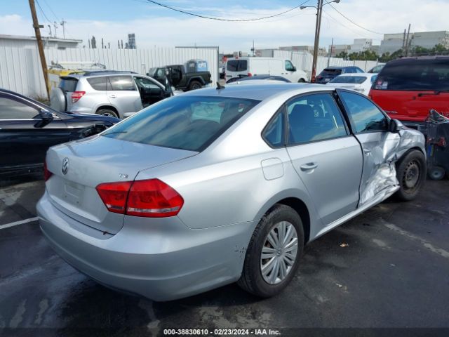 1VWAT7A39FC039316 Volkswagen Passat 1.8t S