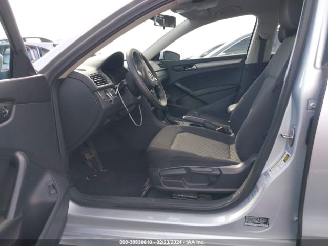1VWAT7A39FC039316 Volkswagen Passat 1.8t S