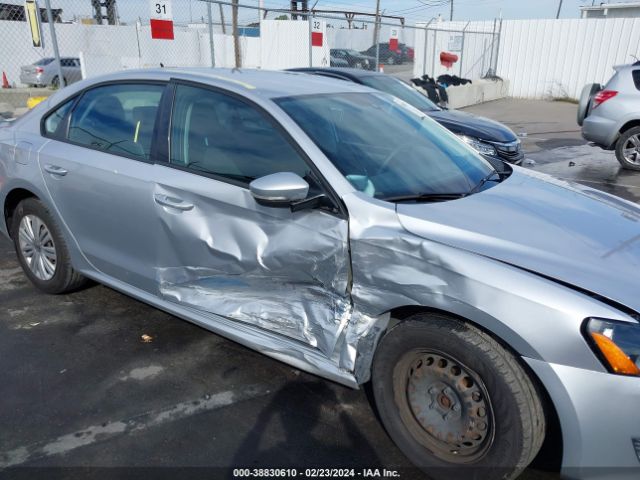 1VWAT7A39FC039316 Volkswagen Passat 1.8t S
