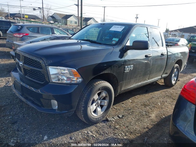 RAM 1500 Classic Express Quad Cab 4x4 6'4 Box 2019 1C6RR7FG6KS577804 Image 2