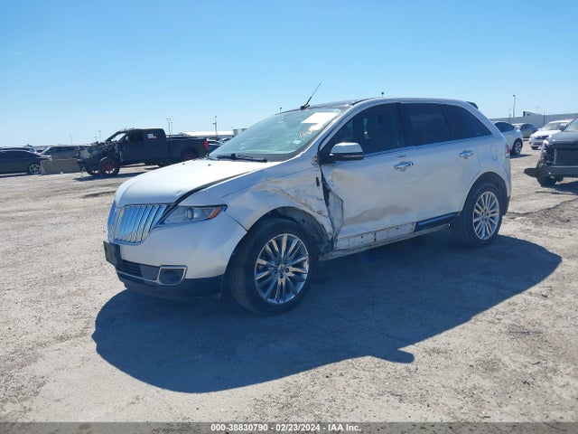 Lincoln MKX 2014 2LMDJ6JKXEBL01706 Image 2