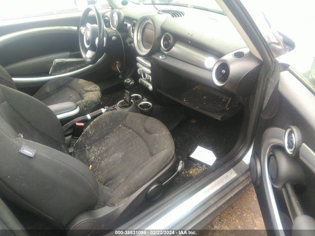 2008 MINI COOPER S CLUBMAN WMWMM33598TP87990 Photo 4