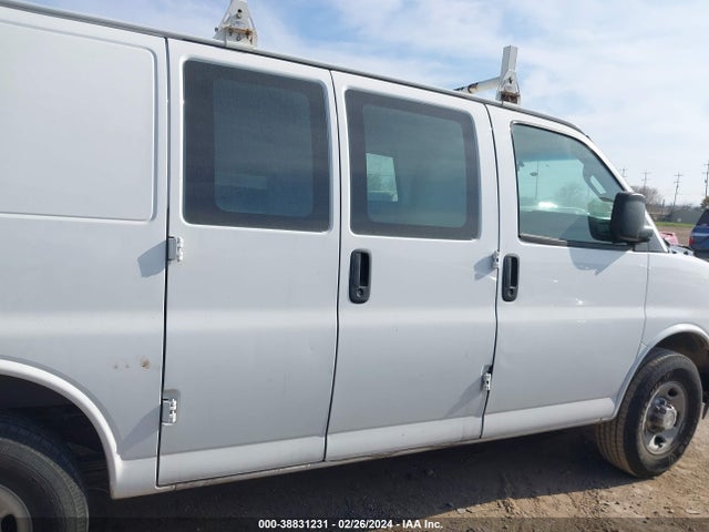 Chevrolet Express 2500 Work Van 2017 1GCWGAFF9H1116987 Image 13