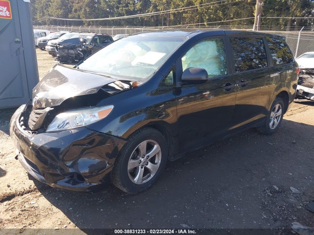Toyota Sienna L 7 Passenger 2015 5TDZK3DC6FS601832 Image 2