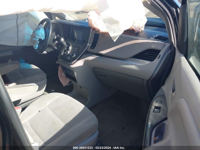 Toyota Sienna L 7 Passenger 2015 5TDZK3DC6FS601832 Image 5