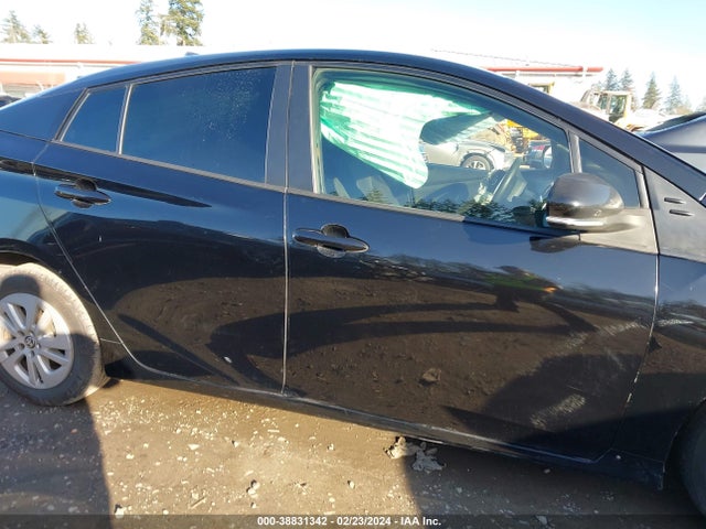 Toyota Prius Two 2016 JTDKBRFU2G3513695 Image 13