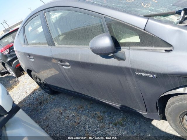 JTDKN3DU4F0466533 Toyota Prius Three