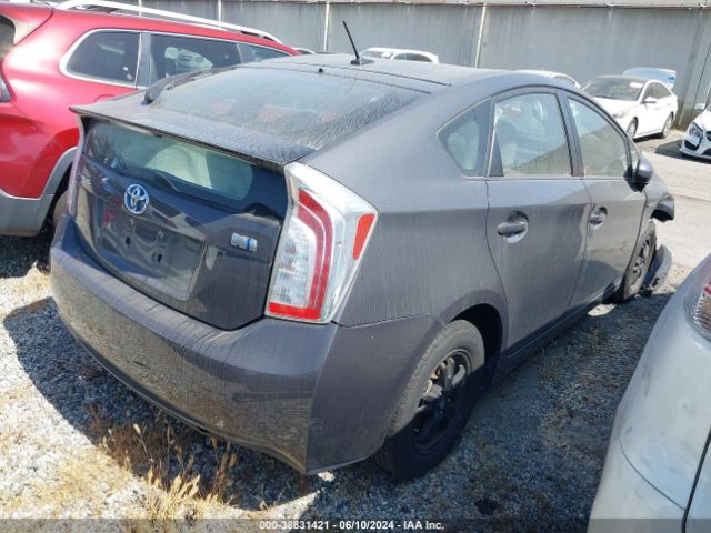JTDKN3DU4F0466533 Toyota Prius Three